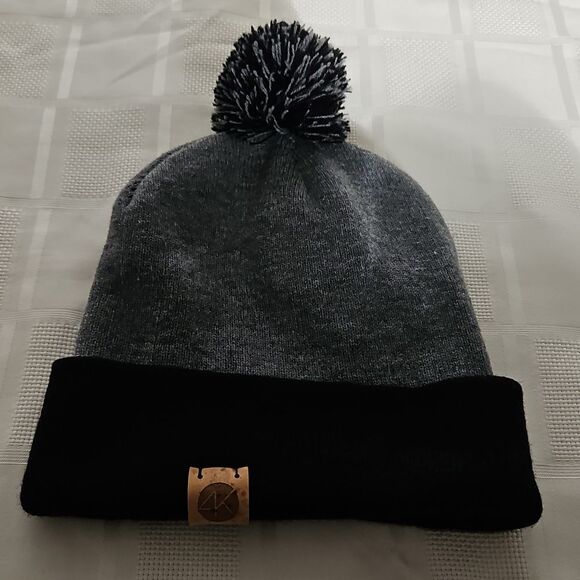 Oakley Women's Gray and Black Pom-Pom Beanie Hat One Size - Picture 2 of 16